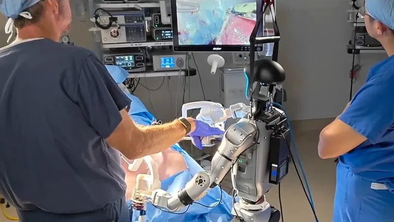 Robot Hình Người Đột Phá Trong Phẫu Thuật: Một Bước Tiến Trong Y Học