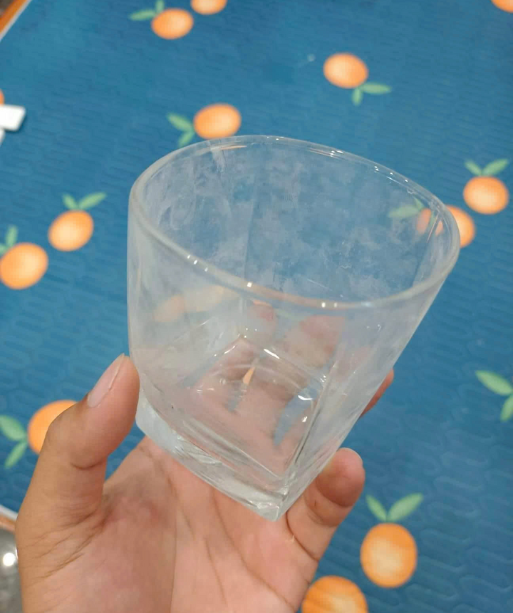 Lớp Cặn Trắng Trên Bát Đĩa Sau Khi Rửa Bằng Máy: Nguyên Nhân Và Giải Pháp