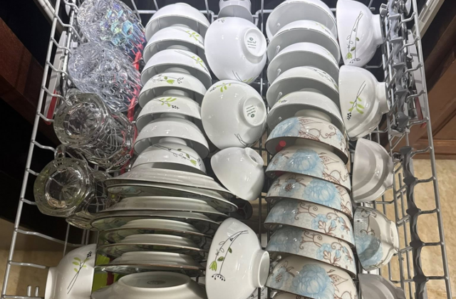 Cách Tối Ưu Sắp Xếp Bát Đĩa Trong Máy Rửa Bát Để Đạt Hiệu Quả Tốt Nhất