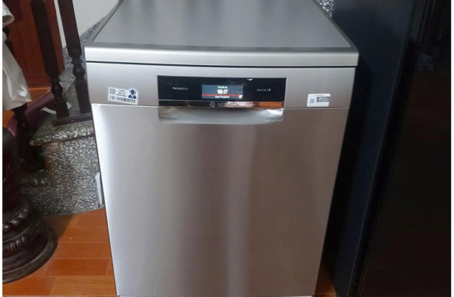 Tại Sao Máy Rửa Bát Bosch Serie 8 Không Tự Mở Cửa Sau Khi Rửa?