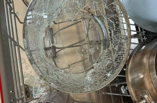 Hiện Tượng Vỡ Vung Kính Khi Rửa Bát: Nguyên Nhân Và Cách Khắc Phục