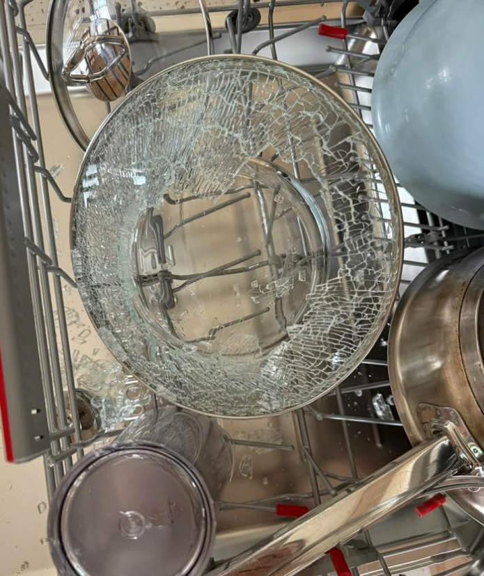 Hiện Tượng Vỡ Vung Kính Khi Rửa Bát: Nguyên Nhân Và Cách Khắc Phục