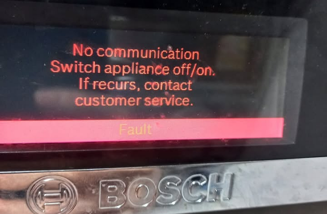 Lỗi “Mất Giao Tiếp” Trên Máy Rửa Bát Bosch: Cách Nhận Diện và Khắc Phục