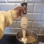 Tại Sao Bạn Nên Chọn Máy Xay Cầm Tay? Lợi Ích và Kinh Nghiệm Mua Sắm