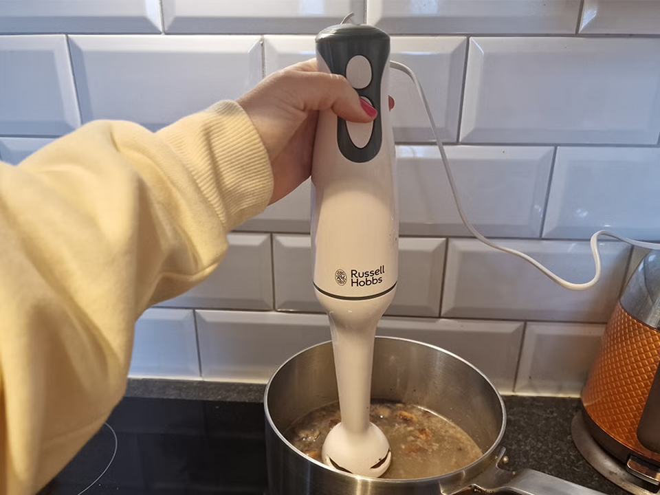 Tại Sao Bạn Nên Chọn Máy Xay Cầm Tay? Lợi Ích và Kinh Nghiệm Mua Sắm
