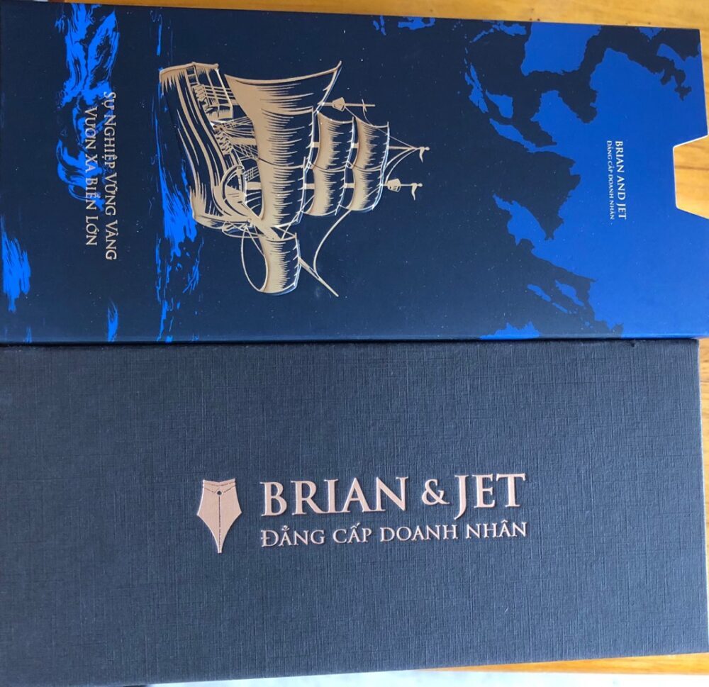 Review bút ký doanh nhân Brian & Jet: Có đẳng cấp như quảng cáo? 1 Thiết kế hộp đựng bút ký BJ003